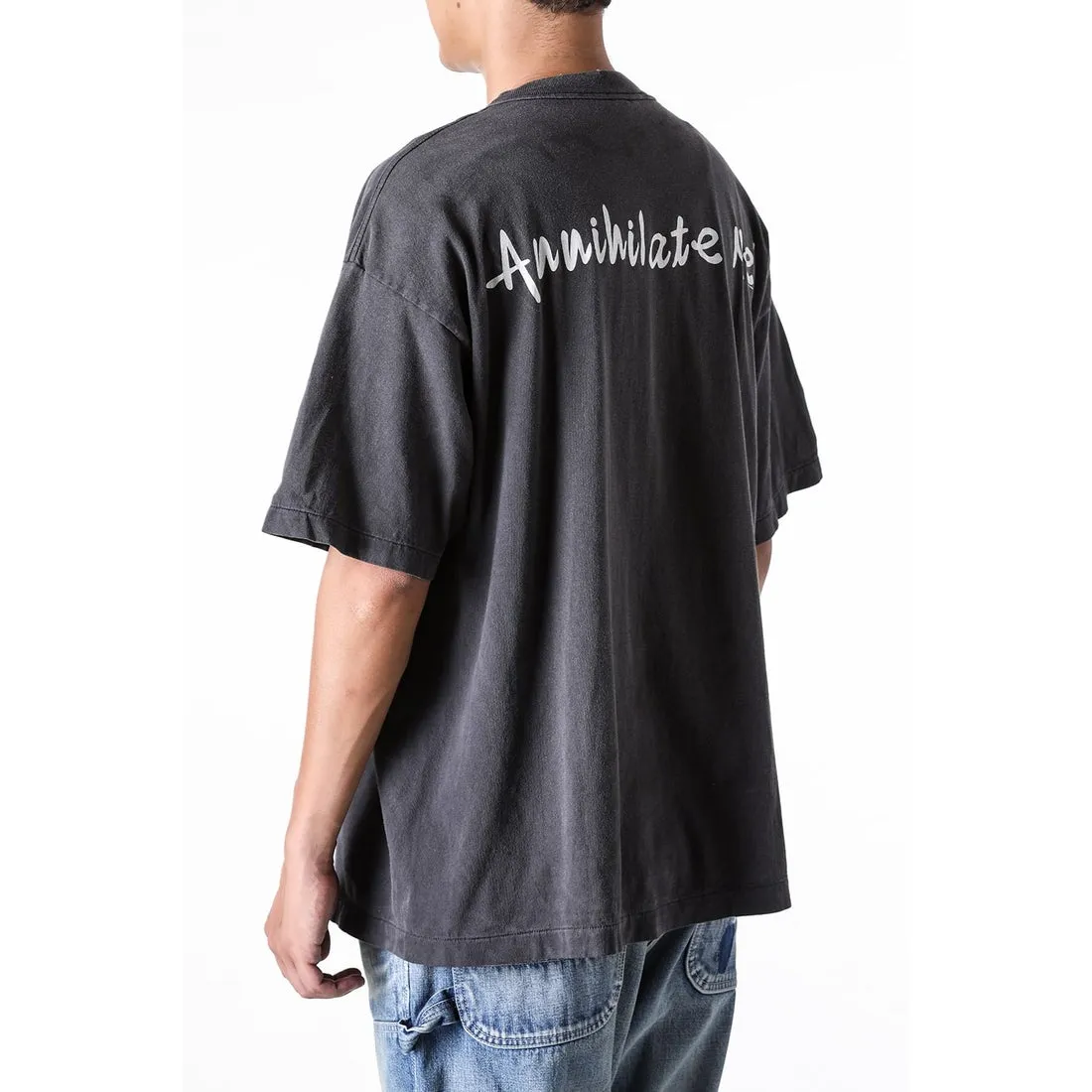 SAINT MXXXXXX SAINT SS TEE/BLK Green SAINT BOX LOGO short sleeves Washed black S-XL Look for cylindrical fabrics without side seams. Don’t buy open ones anymore. It’s boring. Assute garments are dyed. The whole piece is sprayed with horse-hair spray. Then spray it again to fade. The collar and cuffs are frayed. Many places are damaged. Authentic grade printing is restored. Accessories are complete. With little angel anti-counterfeiting label.